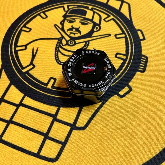 Casio G-Shock GA-2100 “CasiOak” – Neon Yellow Dial, Silver Custom Bezel, Analog- - Picture 6 of 6